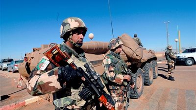 الجيش الجزائري يدمر مخبأين للإرهابيين