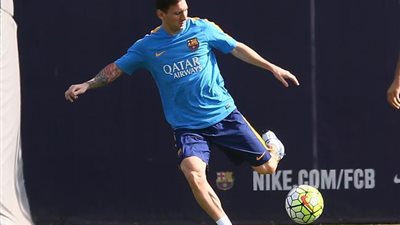 «ميسي» يشارك في التدريبات الجماعية لبرشلونة قبل الكلاسيكو