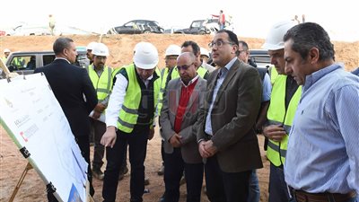 مدبولي يتفقد الحي السكني والفيلات و«جاردن سيتي» بالعاصمة الإدارية