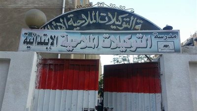 بالصور.. استياء أهالي ضواحي بورسعيد لتراكم القمامة حول المدارس