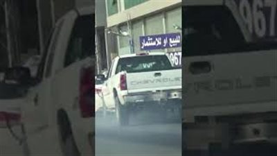 سائق متهور يتسبب في حادث على الطريق السريع (فيديو)