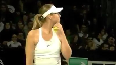 رد فعل شارابوفا لحظة طلب مشجع تركي الزواج منها (فيديو)