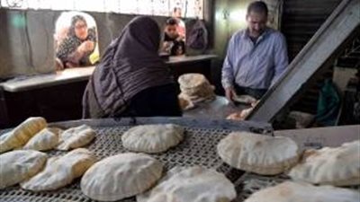 مخابز تصرف السكر والزيت والبيض للمواطنين مقابل الرغيف المدعم