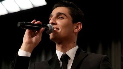 محمد عساف يشارك في حفل زفاف جماعي بفلسطين