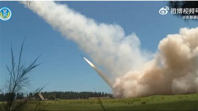 أول رد من الجيش التايواني على طائرات معادية.. والصين تستعرض قوتها بأسلحة مدمرة