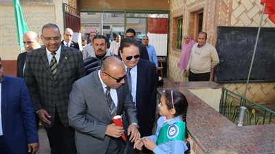 المبادرة القومية ضد السرطان توزع 15 ألف شنطة مدرسية بالمنوفية