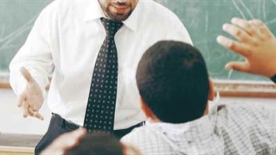 إحالة مدرس للتحقيق لتعديه بالضرب على طالب بشبرا الخيمة