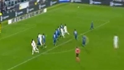 يوفنتوس يتقدم بهدف على سبال في الشوط الأول (فيديو)