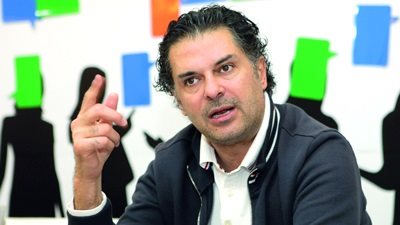 راغب علامة يترحم على أرواح شهداء بيروت ويصف منفذي التفجير بالكلاب