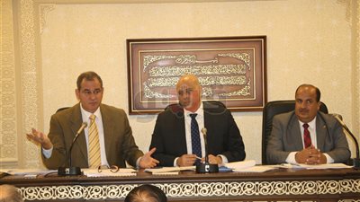 «اقتصادية البرلمان» تطالب بعقوبات رادعة لاحتكار السلع