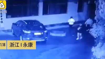 لحظة سقوط فتاة انشغلت بهاتفها المحمول في بئر (فيديو)