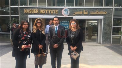 إلهام شاهين وهالة صدقي في زيارة لمصابي الروضة بمعهد ناصر (صور)