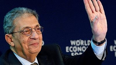 عمرو موسى يعود إلى القاهرة بعد مشاركته في المنتدى الاقتصادي العالمي بالأردن