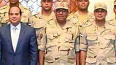 صورة تجمع شهيد سيناء «محمد هارون» مع «السيسي»