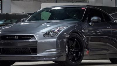 «DMC» تحول «فيراري» إلى وحش أسود