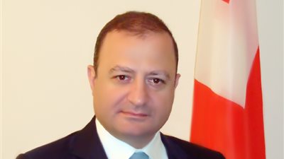 سفير جورجيا بالقاهرة: الديمقراطية لا تحل المشاكل