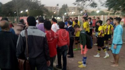 خناقة بين لاعبي التأمين والمقاولون مواليد 2000 (صور)