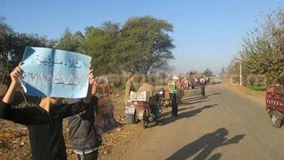 بالصور.. عناصر الإرهابية ينظمون سلسلة بشرية بـ 