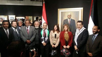 قنصل عام دولة فلسطين يفتتح معرض لوحات اليوم العالمي