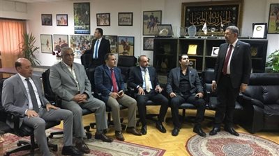 وفد من البرلمان يزور اللجنة الأوليمبية (صور)