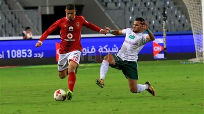 «75 دقيقة» الأهلي يتقدم بثنائية أمام المصري