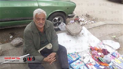 بالفيديو.. عندما يجتمع الفقر والمرض.. بائع معاق لـ«فيتو»: مبشفش اللحمة طول الشهر.. عايش بـ2 جنيه فول و3 خبز يوميّا.. معاشي 370 منها إيجار سكن وعلاج.. ياريت الحكومة تبص عليا