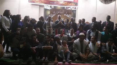 محافظ قنا يشهد عرض «الأفاعي» على مسرح كلية الحقوق