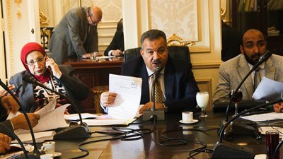 برلماني يطالب الصحة بتوزيع الأطباء حسب الكثافة السكانية