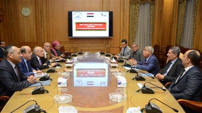 العصار ومحافظ أسوان يبحثان آخر مستجدات مشروعات الإنتاج الحربي