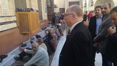 اشرف زكي وحلمي النمنم وإلهام شاهين في جنازة شادية (صور)