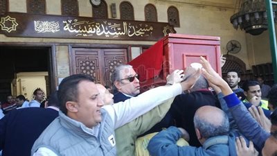 تشييع جثمان شادية لمثواها قبل الأخير بعد انتهاء صلاة الجنازة