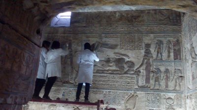 الجنس الناعم يرمم معبد الإيبيت «سيدة الحماية السحرية» بالكرنك (فيديو)