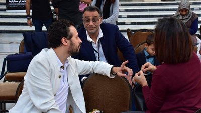 مخرج ومنتج «ورد مسموم» يغادران صالة عرض الفيلم بالقاهرة السينمائي