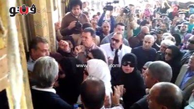 5 فنانات شاركن في مراسم دفن شادية بمقابر البساتين.. «فيديو»