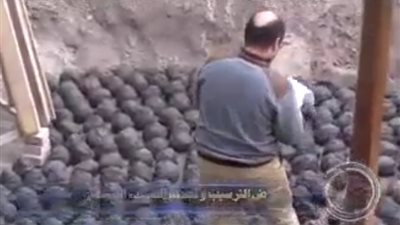 لحظة ضبط الرقابة الإدارية مصنع ذهب غير مرخص (فيديو)