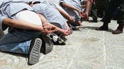 ضبط تشكيل عصابي تخصص في انتحال صفة ضباط شرطة والنصب على المواطنين والسائحين العرب