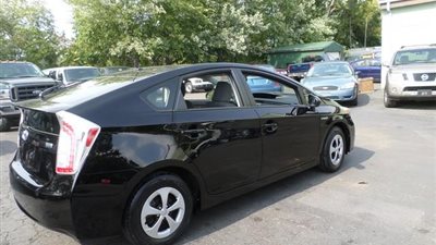 بالفيديو.. سيارة تويوتا بريوس الهجين تخضع لتعديلات فنية