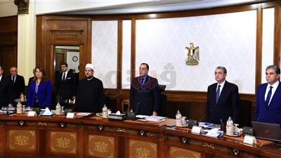 تفاصيل الاجتماع الأسبوعي للحكومة.. الوقوف دقيقة حدادا على أرواح شهداء الروضة.. وزيرة التضامن: معاش استثنائي ١٥٠٠ جنيه لأسر الشهداء.. ٥٠ مليون جنيه تعويضات.. و«تحيا مصر» يرسل مساعدات غذائية ل