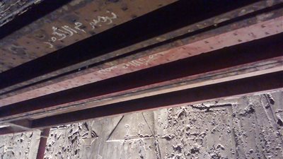 «السلك» وسيلة وزارة الآثار لطرد الوطاويط من معبد الأقصر (صور)