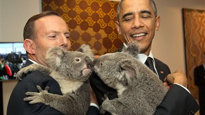 بالصور.. رؤساء العالم وزوجاتهم يلعبون مع 