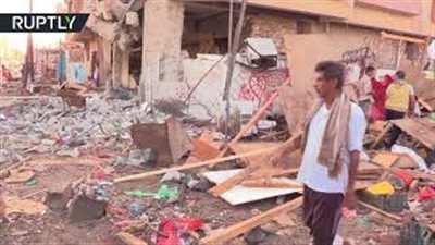 أولى اللقطات من موقع تفجير سيارة ملغومة في عدن (فيديو)