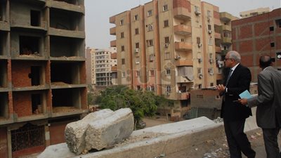 محافظ الجيزة يقطع جولته لإزالة برج مخالف بحرم الدائري بالعمرانية (صور)