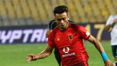 صلاح محسن يخرج مصابا بشكل مبكر في لقاء الأهلي والمقاولون