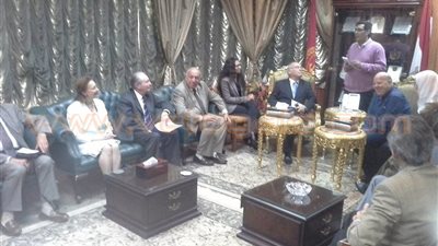 بالصور.. محافظ بورسعيد يلتقي رجال أعمال فرنسيين