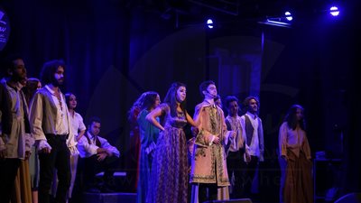 «فابريكا» تبدع بـ«الجميلة والوحش» في ساقية الصاوي