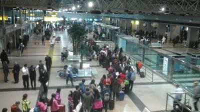 سلطات المطار تستقبل 22 مرحلا من السعودية لمخالفتهم شروط الإقامة