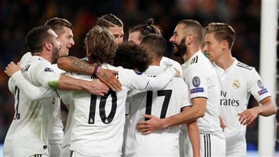 لاعبو ريـال مدريد يحتفلون بالفوز على روما بطريقته الخاصة (صور)