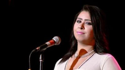 بالصوت..إيناس عز الدين ومحمد حسن يصلان القاهرة