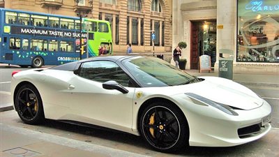 لاعب ليفربول يكافئ نفسه بشراء سيارة «فيراري» بعد التألق أمام إيفرتون