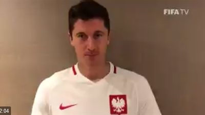 ليفاندوفسكي الهولندي يهنئ مصر بالوصول لكأس العالم (فيديو)